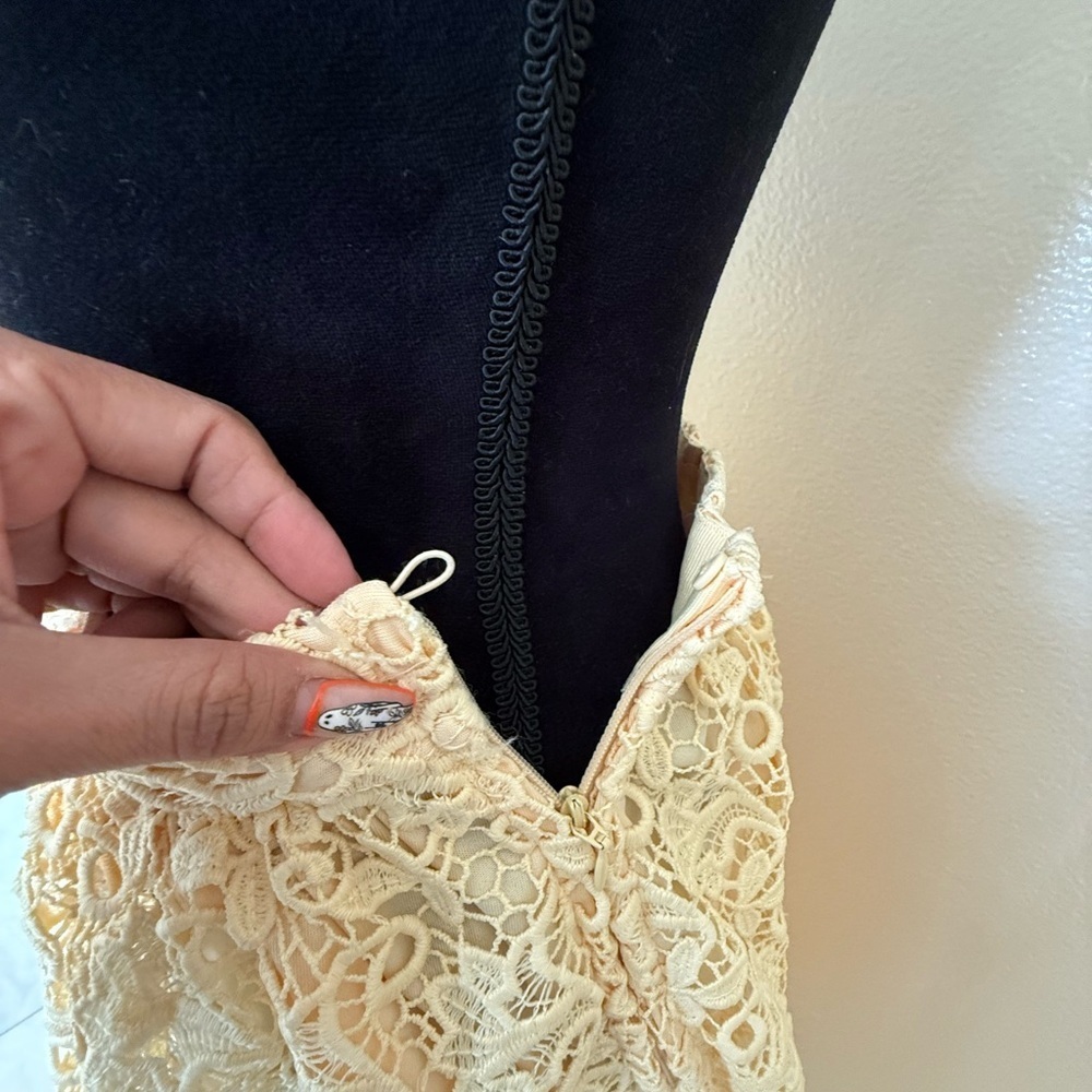 H&M Yellow Lace Midi Skirt Size 8 A-Line Feminine Cottagecore Spring Summer - Picture 5 of 11
